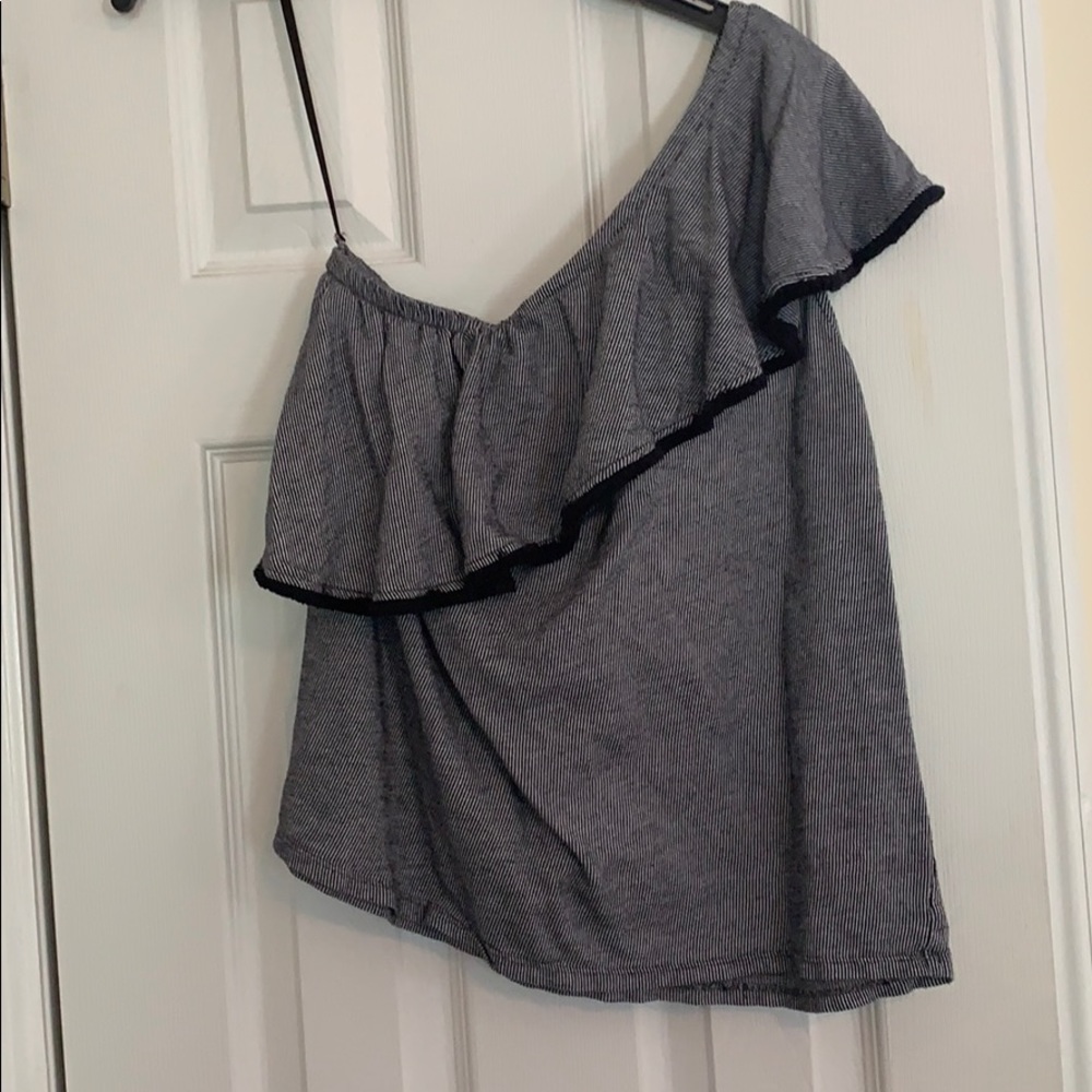 One shoulder top